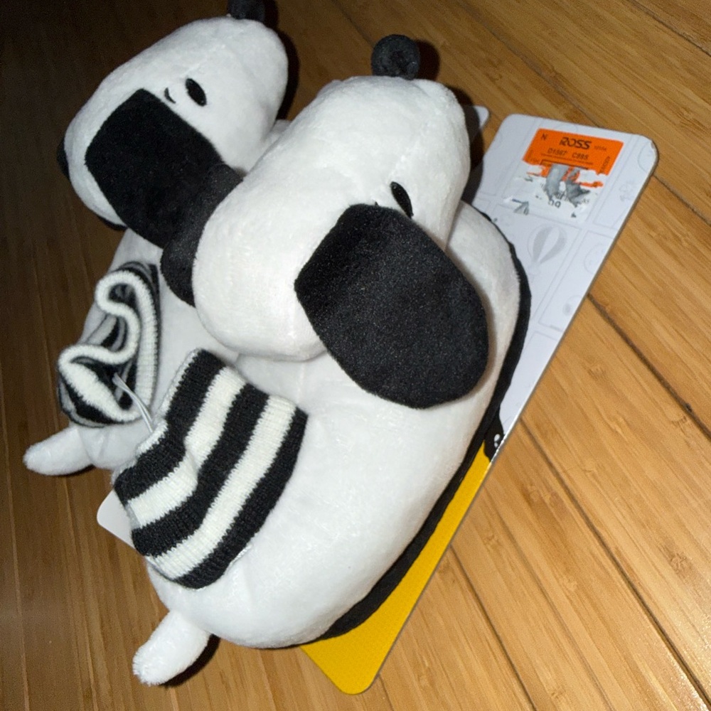 Peanuts Snoopy Slippers - Picture 4 of 4